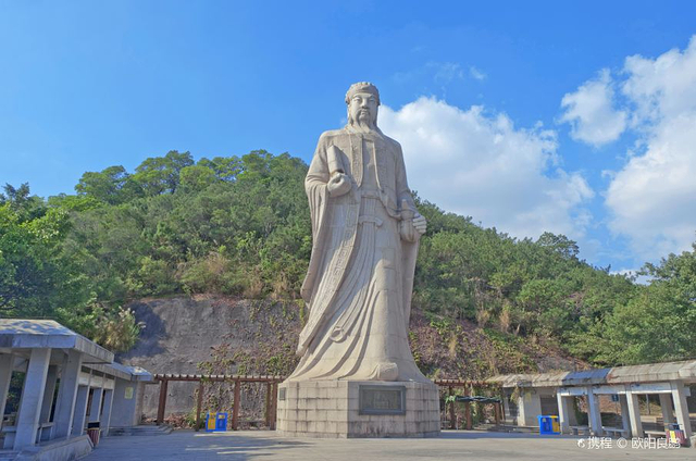 青礁慈济祖宫-保生大帝雕像