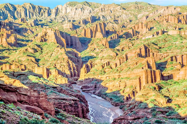 天山托木尔大峡谷