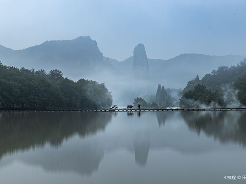 2024仙都风景名胜区的核心景点,山青水秀。景点内有黄帝庙,道家道场!陪老人孩子来不错_鼎湖峰-评论-去哪儿攻略