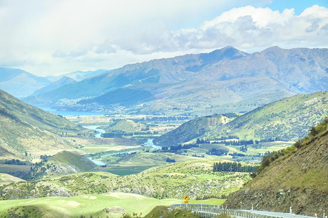 皇冠山脉公路观景台