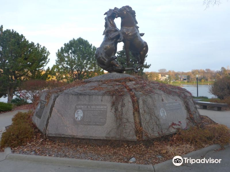 Fighting Stallions Memorial旅游景点图片