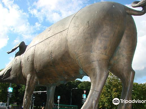 Sculpture Bronze Pig旅游景点图片