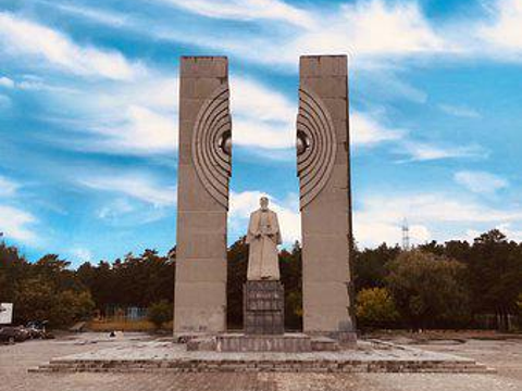 Monument to Kurchatov旅游景点图片