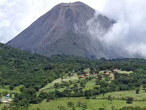 Izalco Volcano旅游景点图片