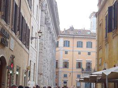 Piazza Di Pietra旅游景点图片