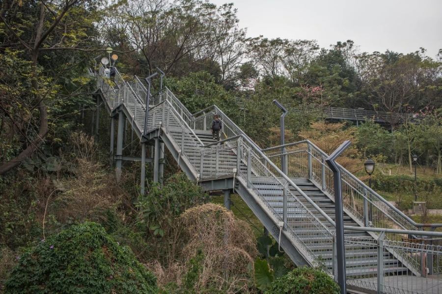 华盖山栈道旅游景点图片