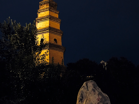 宝庆寺塔的图片