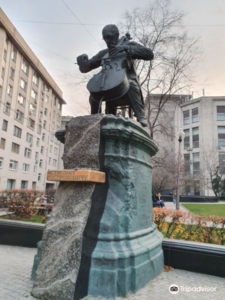 Mstislav Rostropovich Statue旅游景点图片