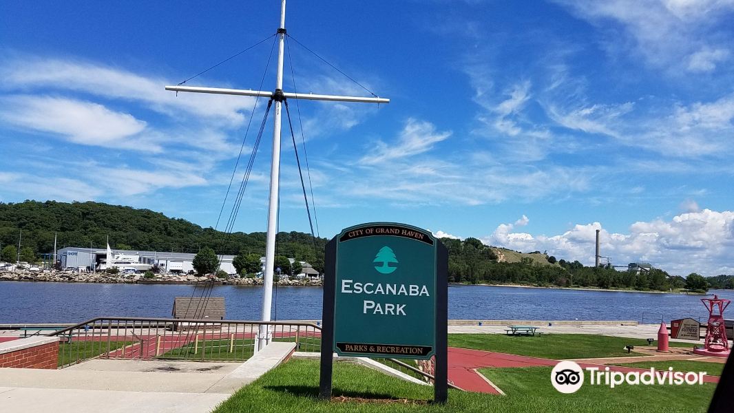 lindquist dunes preservegrand haven lighthouse and pierpere