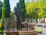 Alexandr Pashutin Statue