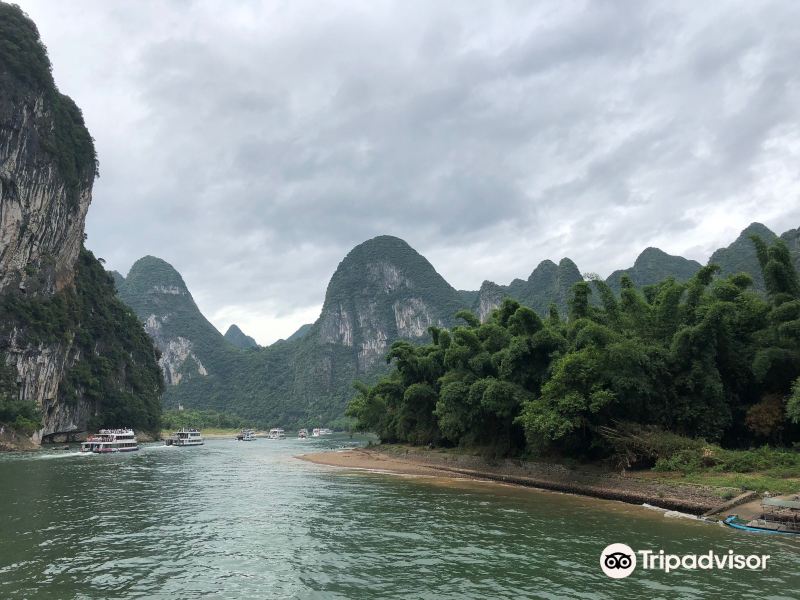 月亮水岩旅游景点图片