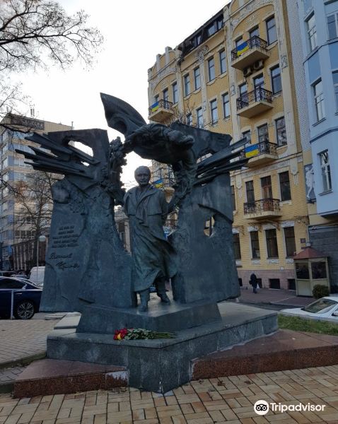 Monument to Viacheslav Chornovil旅游景点图片