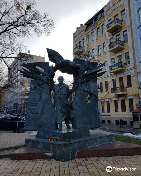 Monument to Viacheslav Chornovil旅游景点图片