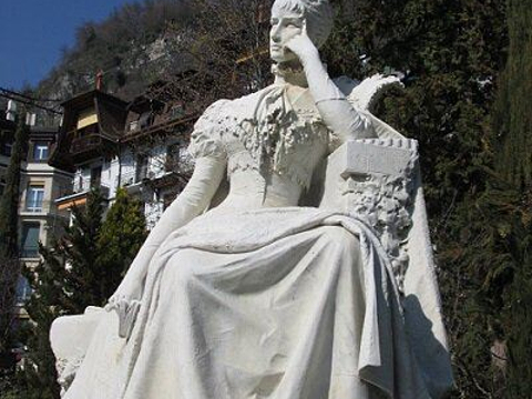 Marble statue of Empress Elisabeth的图片