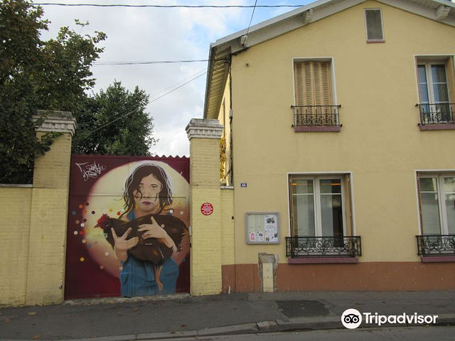 Fresque "La petite fille et la poule"