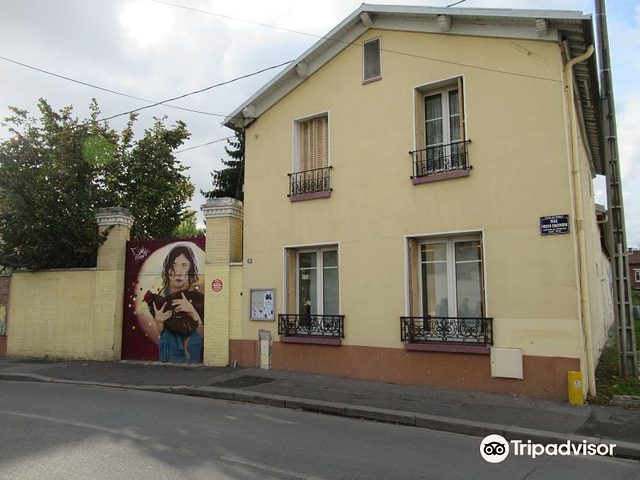 Fresque "La petite fille et la poule"