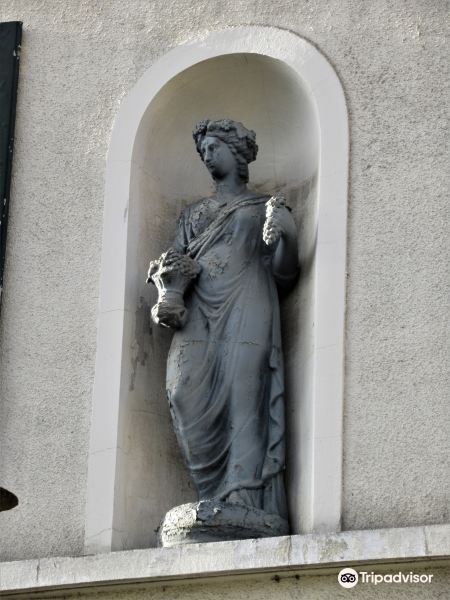 Statue de Femme dans son alcove