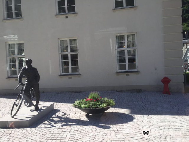 Gunnar Sonsteby statue