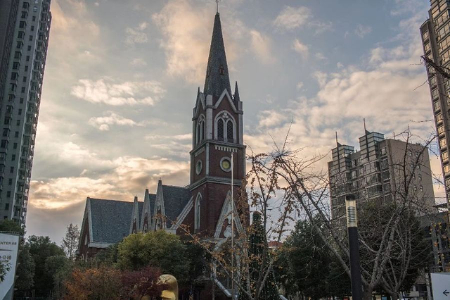 天主教上海教区曹家渡圣弥额尔总领天神堂