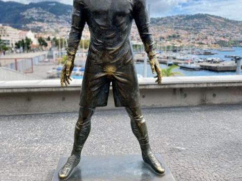 Estatua Cristiano Ronaldo的图片