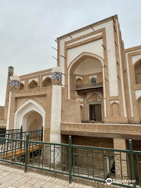Shirgazi Khan Madrasah旅游景点图片