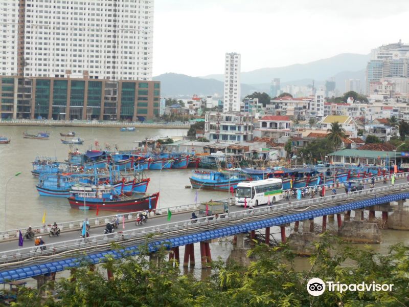 Xom Bong Bridge旅游景点图片