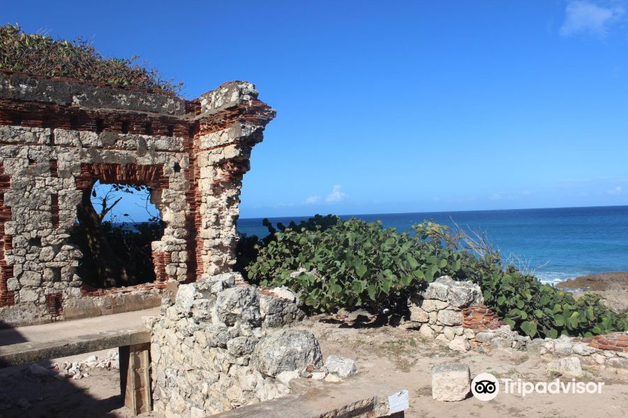 The Old Aguadilla Lighthouse Ruins旅游景点图片