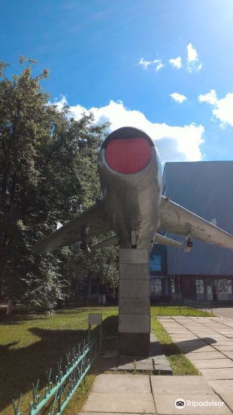 Monument to aircraft MiG-19P旅游景点图片