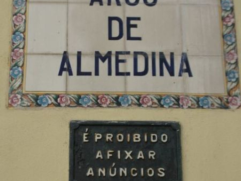 Porta e Torre de Almedina的图片