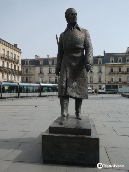 Statue of Jacques Chaban Delmas旅游景点图片