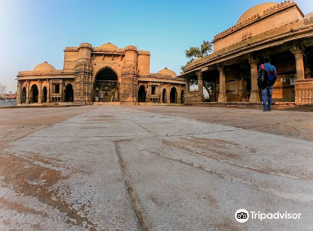 达达·哈里阶梯井