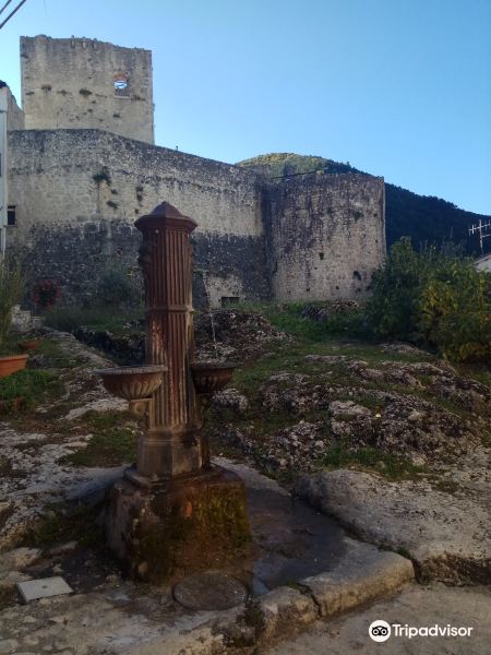 Castello Cantelmo旅游景点图片