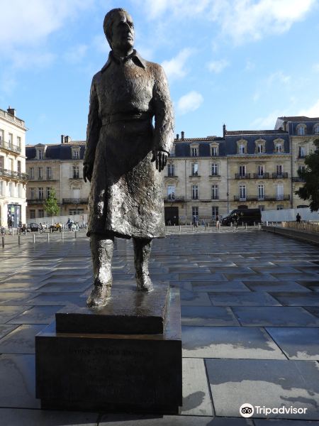 Statue of Jacques Chaban Delmas旅游景点图片
