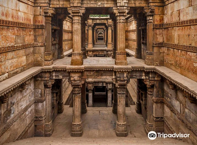 达达·哈里阶梯井