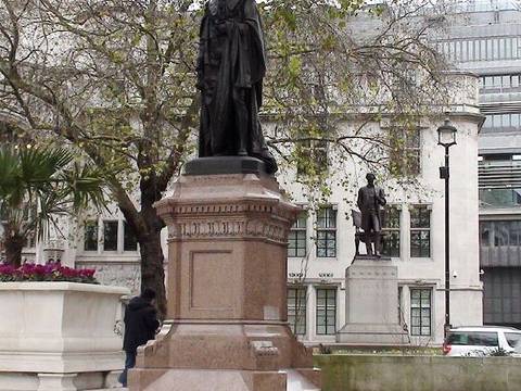 Statue of Benjamin Disraeli的图片