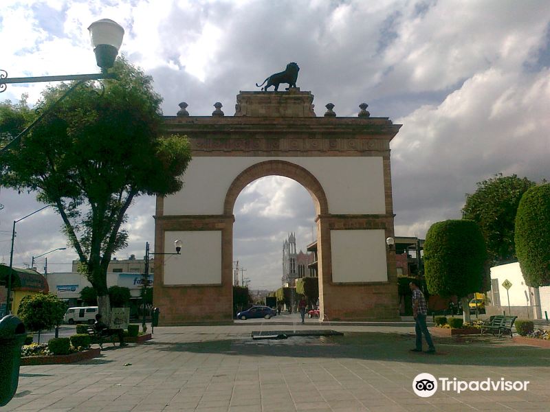 Arco Triunfal de la Calzada de los Heroes旅游景点图片